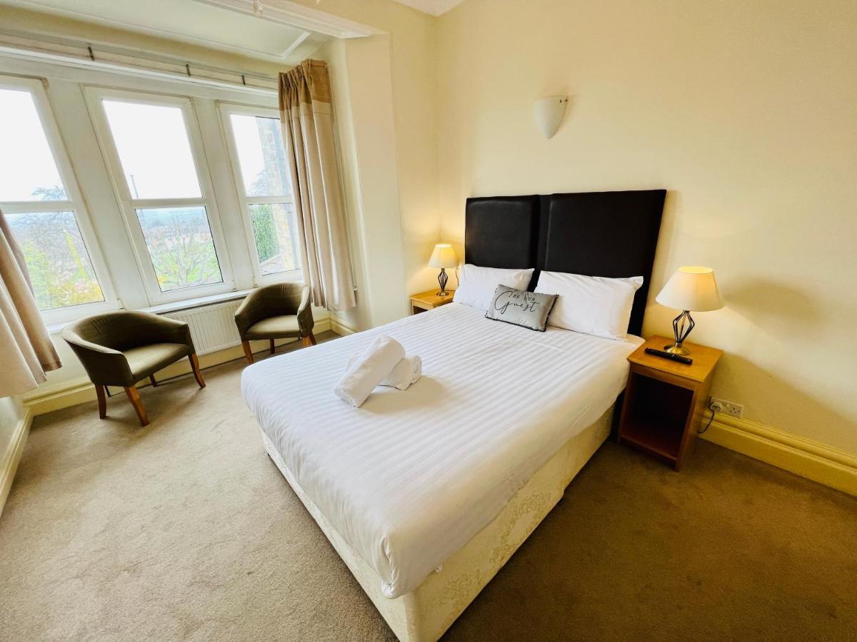 Heath Cottage Hotel Дьюсбери Экстерьер фото