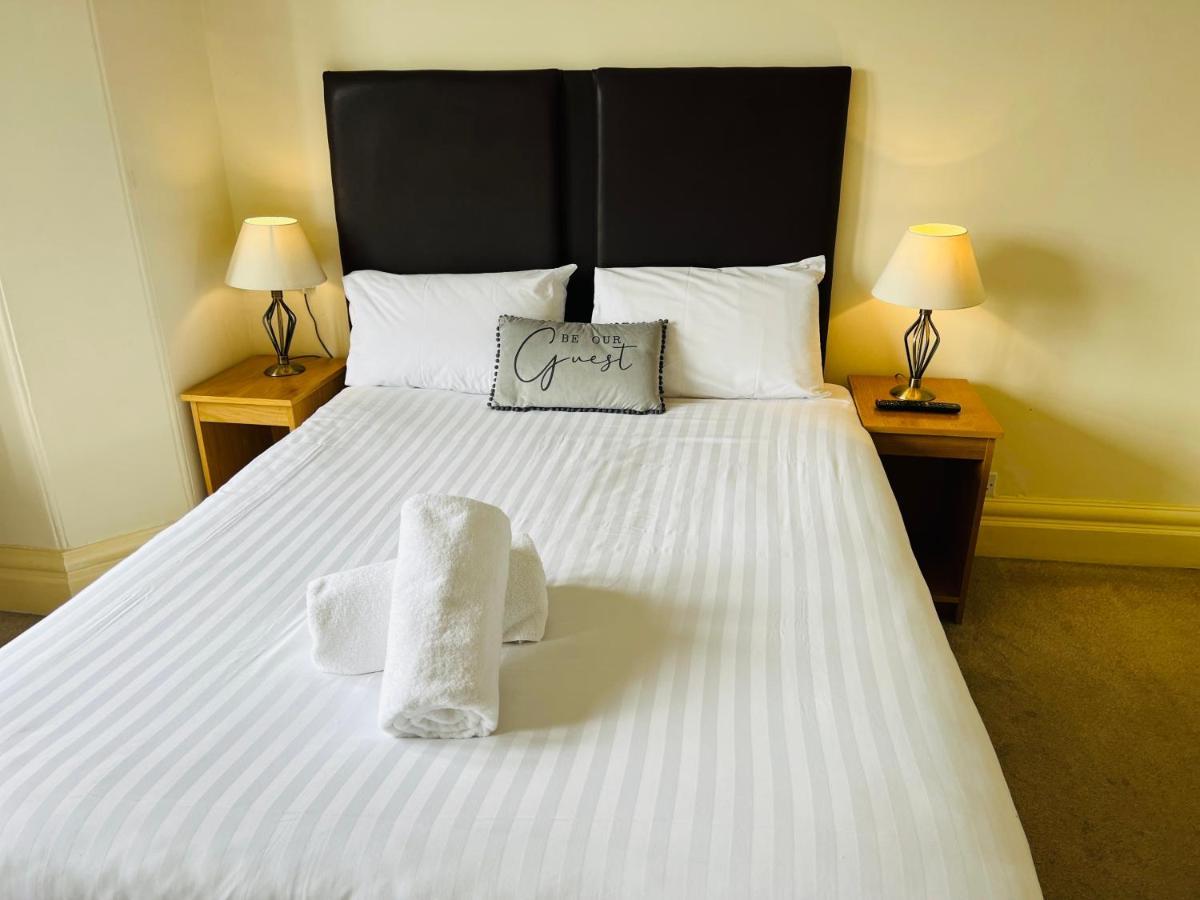 Heath Cottage Hotel Дьюсбери Экстерьер фото