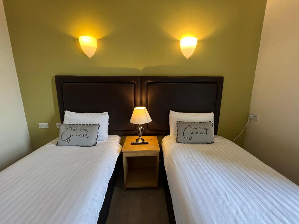 Heath Cottage Hotel Дьюсбери Экстерьер фото