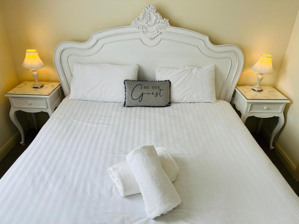 Heath Cottage Hotel Дьюсбери Экстерьер фото