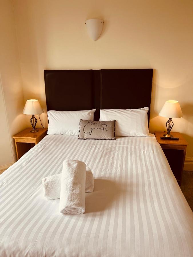 Heath Cottage Hotel Дьюсбери Экстерьер фото