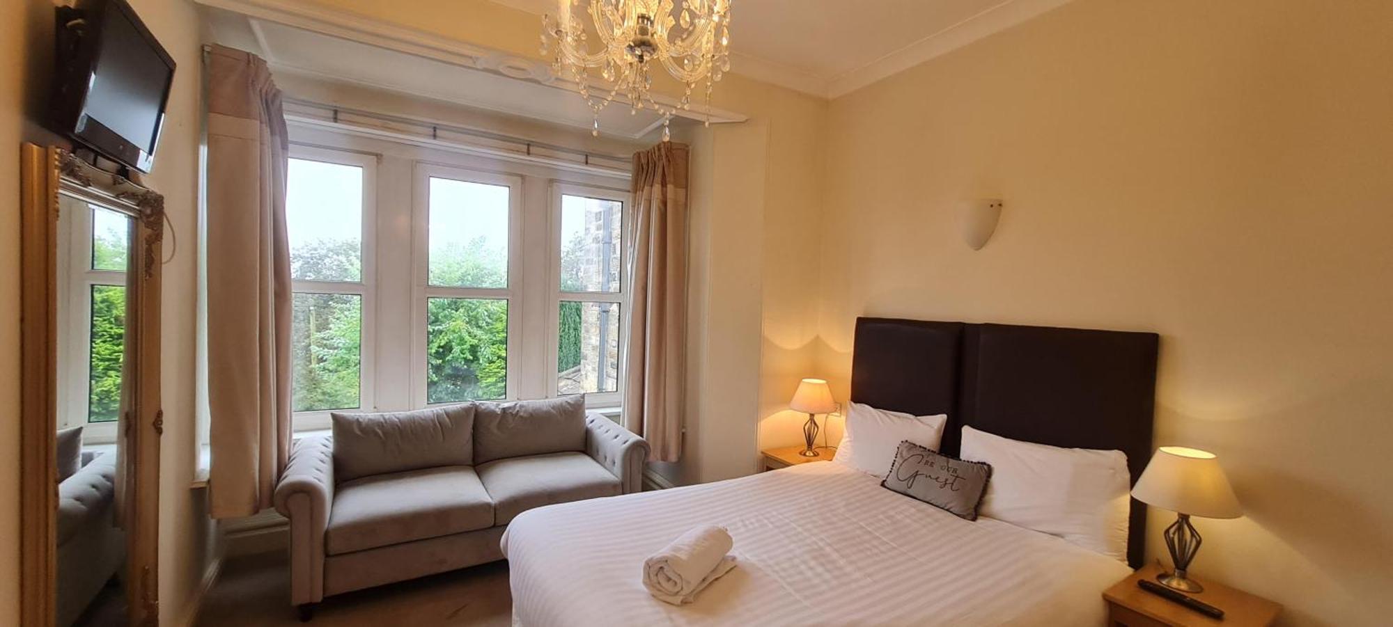 Heath Cottage Hotel Дьюсбери Экстерьер фото