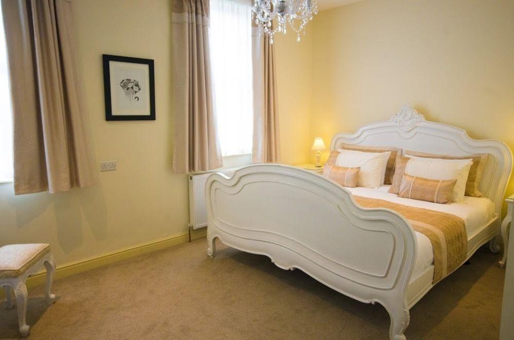 Heath Cottage Hotel Дьюсбери Экстерьер фото