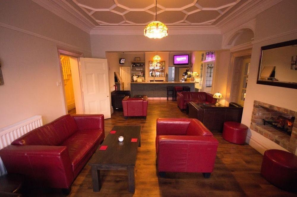 Heath Cottage Hotel Дьюсбери Экстерьер фото