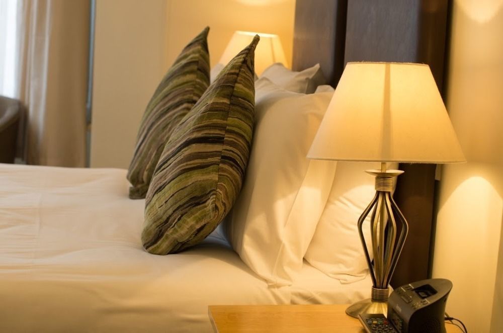 Heath Cottage Hotel Дьюсбери Экстерьер фото