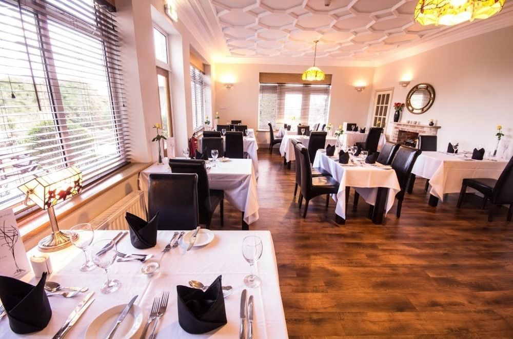 Heath Cottage Hotel Дьюсбери Экстерьер фото